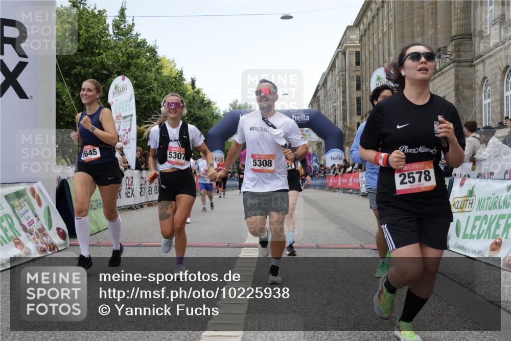 06.09.2026 - CURREX Alsterlauf Yannick Fuchs http://msf.ph/oto/10225938 06.09.2026 10:16:43 Ziel 2328, 2454, 2578, 2736, 2859, 3167, 3290, 3330, 3508, 3509, 3645, 4123, 4220, 4353, 4613, 5307, 5308, 5672, 5859, 8283 meine-sportfotos.de