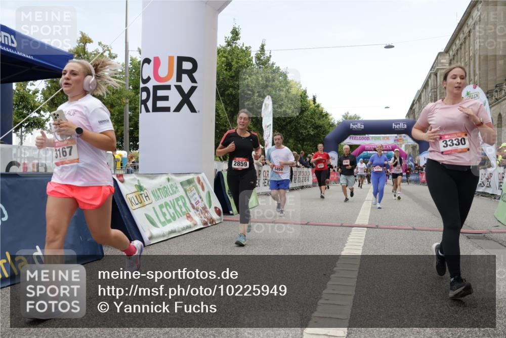 06.09.2026 - CURREX Alsterlauf Yannick Fuchs http://msf.ph/oto/10225949 06.09.2026 10:16:47 Ziel 2328, 2454, 2578, 2859, 3167, 3169, 3290, 3330, 3633, 3645, 4123, 4220, 4353, 4613, 5307, 5308, 5672, 5859, 8102 meine-sportfotos.de