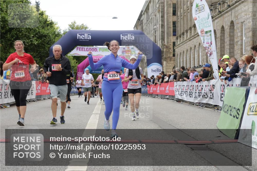06.09.2026 - CURREX Alsterlauf Yannick Fuchs http://msf.ph/oto/10225953 06.09.2026 10:16:48 Ziel 2222, 2328, 2454, 2578, 2859, 3024, 3167, 3169, 3290, 3330, 3633, 3645, 4123, 4220, 4353, 4613, 5307, 5308, 5672, 5859, 6087, 8102 meine-sportfotos.de