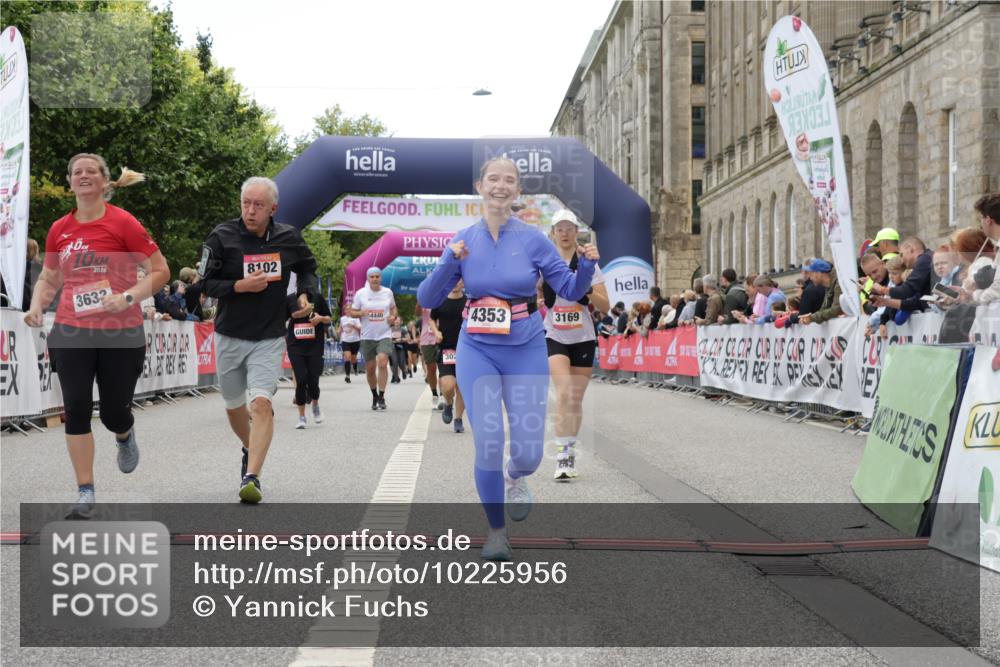 06.09.2026 - CURREX Alsterlauf Yannick Fuchs http://msf.ph/oto/10225956 06.09.2026 10:16:48 Ziel 2222, 2328, 2454, 2578, 2859, 3024, 3167, 3169, 3290, 3330, 3633, 3645, 4123, 4220, 4353, 4613, 5307, 5308, 5672, 5859, 6087, 8102 meine-sportfotos.de
