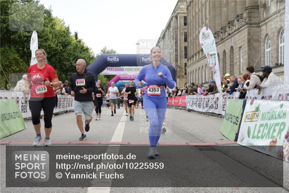 06.09.2026 - CURREX Alsterlauf Yannick Fuchs http://msf.ph/oto/10225959 06.09.2026 10:16:49 Ziel 2222, 2328, 2454, 2578, 2859, 3024, 3167, 3169, 3290, 3330, 3633, 3645, 4123, 4220, 4353, 4439, 4440, 4613, 4750, 4756, 5307, 5308, 5859, 6087, 8102 meine-sportfotos.de