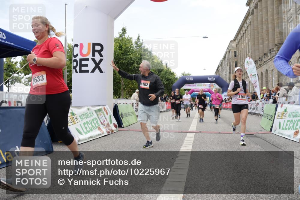 06.09.2026 - CURREX Alsterlauf Yannick Fuchs http://msf.ph/oto/10225967 06.09.2026 10:16:50 Ziel 2222, 2454, 2859, 3024, 3167, 3169, 3330, 3633, 3645, 4123, 4353, 4439, 4440, 4750, 4756, 5307, 5308, 5859, 6087, 8102 meine-sportfotos.de