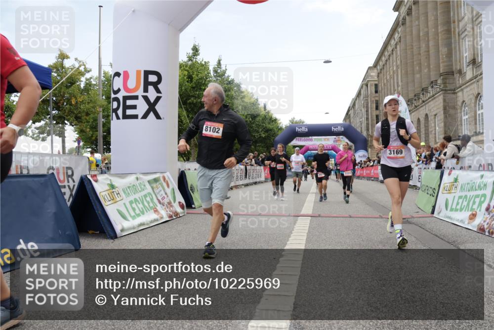 06.09.2026 - CURREX Alsterlauf Yannick Fuchs http://msf.ph/oto/10225969 06.09.2026 10:16:51 Ziel 2222, 2859, 3024, 3167, 3169, 3330, 3633, 4353, 4439, 4440, 4750, 4756, 5859, 6087, 8102 meine-sportfotos.de
