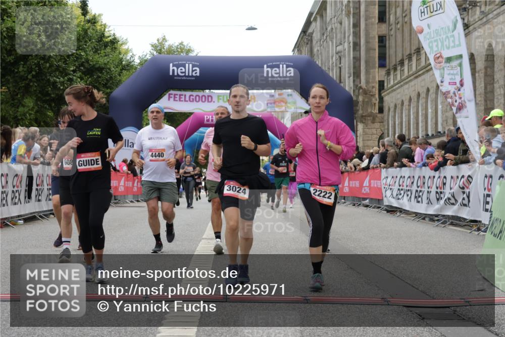 06.09.2026 - CURREX Alsterlauf Yannick Fuchs http://msf.ph/oto/10225971 06.09.2026 10:16:52 Ziel 2222, 2859, 3024, 3167, 3169, 3330, 3633, 4353, 4439, 4440, 4477, 4750, 4756, 5859, 6087, 8102 meine-sportfotos.de