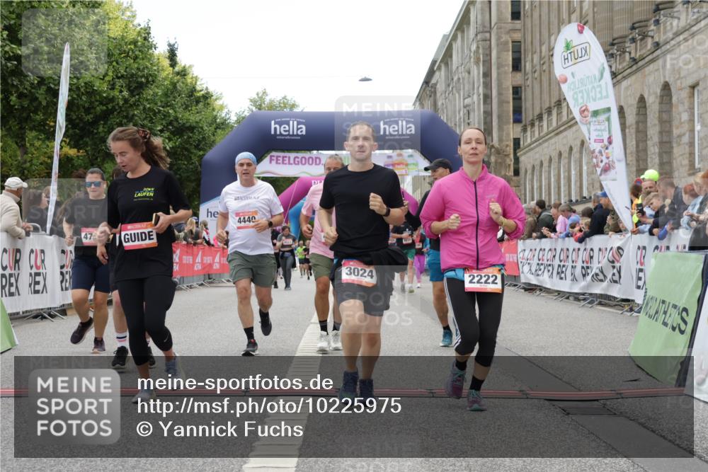 06.09.2026 - CURREX Alsterlauf Yannick Fuchs http://msf.ph/oto/10225975 06.09.2026 10:16:52 Ziel 2222, 2859, 3024, 3167, 3169, 3330, 3633, 4353, 4439, 4440, 4477, 4750, 4756, 5859, 6087, 8102 meine-sportfotos.de