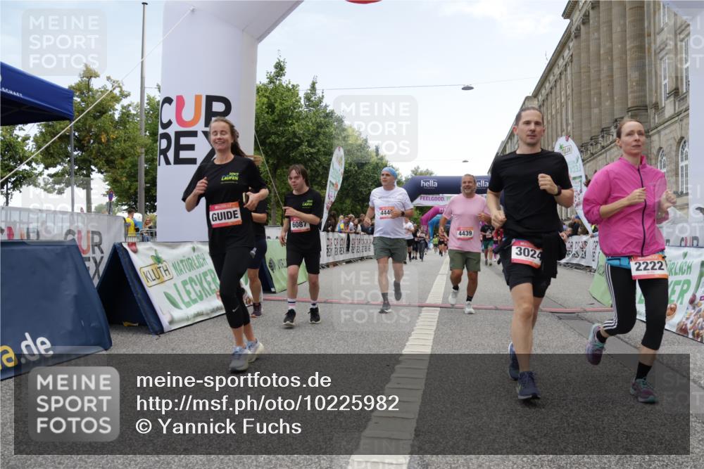 06.09.2026 - CURREX Alsterlauf Yannick Fuchs http://msf.ph/oto/10225982 06.09.2026 10:16:54 Ziel 2222, 3024, 3169, 3633, 4353, 4439, 4440, 4477, 4592, 4750, 4756, 5859, 5875, 6087, 8102, 8235 meine-sportfotos.de