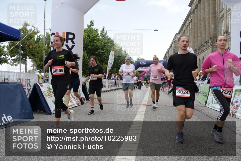 06.09.2026 - CURREX Alsterlauf Yannick Fuchs http://msf.ph/oto/10225983 06.09.2026 10:16:54 Ziel 2222, 3024, 3169, 3633, 4353, 4439, 4440, 4477, 4592, 4750, 4756, 5859, 5875, 6087, 8102, 8235 meine-sportfotos.de