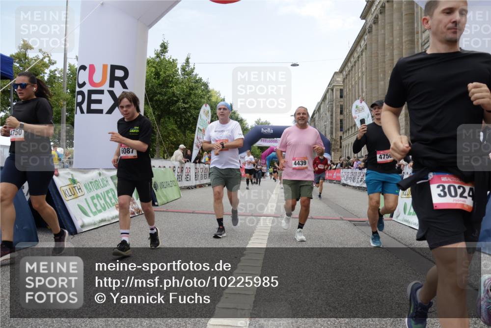 06.09.2026 - CURREX Alsterlauf Yannick Fuchs http://msf.ph/oto/10225985 06.09.2026 10:16:55 Ziel 2222, 3024, 3169, 3633, 4353, 4439, 4440, 4477, 4592, 4750, 4756, 5875, 6025, 6087, 8102, 8235 meine-sportfotos.de