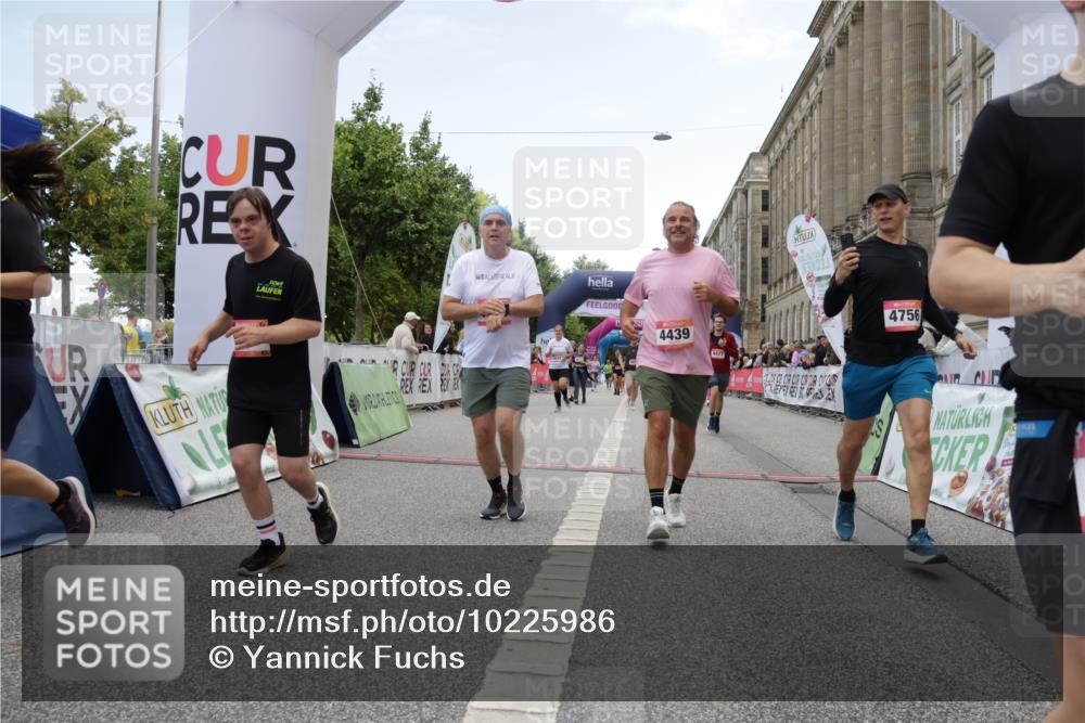 06.09.2026 - CURREX Alsterlauf Yannick Fuchs http://msf.ph/oto/10225986 06.09.2026 10:16:55 Ziel 2222, 3024, 3169, 3633, 4353, 4439, 4440, 4477, 4592, 4750, 4756, 5875, 6025, 6087, 8102, 8235 meine-sportfotos.de