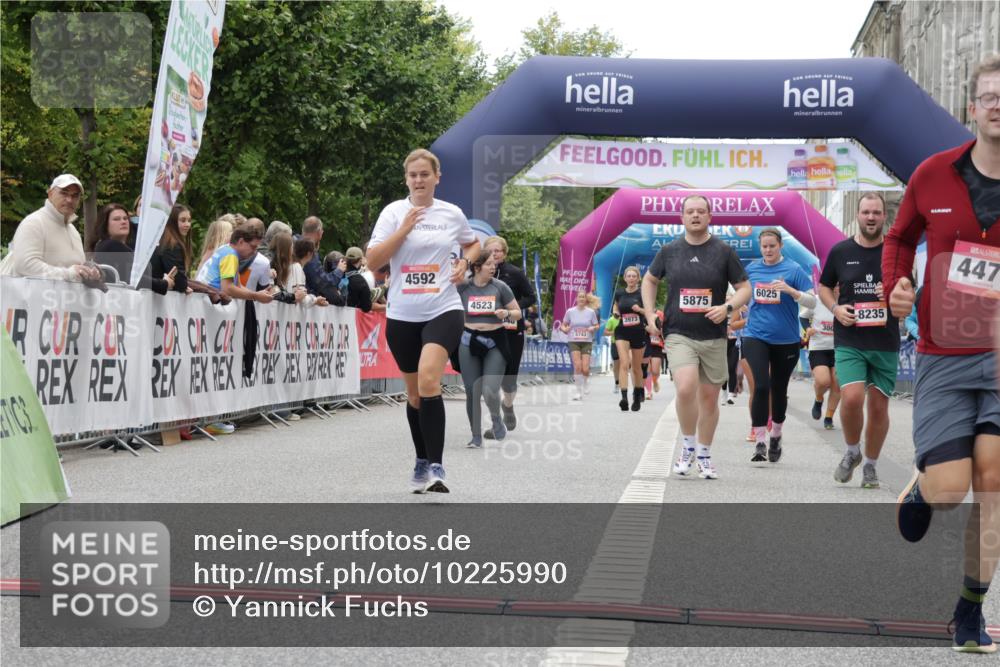 06.09.2026 - CURREX Alsterlauf Yannick Fuchs http://msf.ph/oto/10225990 06.09.2026 10:16:56 Ziel 2222, 3024, 3169, 3633, 4439, 4440, 4477, 4523, 4592, 4750, 4756, 5875, 6025, 6087, 8102, 8235, 8295 meine-sportfotos.de