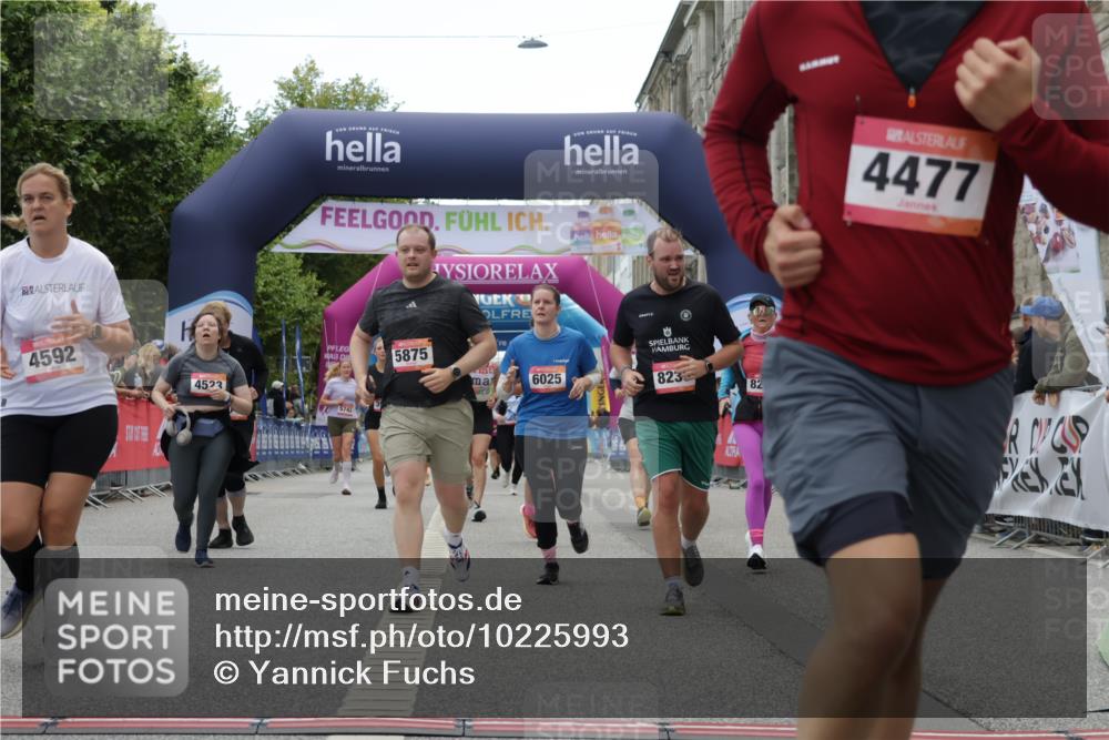06.09.2026 - CURREX Alsterlauf Yannick Fuchs http://msf.ph/oto/10225993 06.09.2026 10:16:57 Ziel 2048, 2222, 3024, 3169, 4439, 4440, 4477, 4523, 4557, 4592, 4750, 4756, 5875, 6025, 6087, 8102, 8235, 8295 meine-sportfotos.de