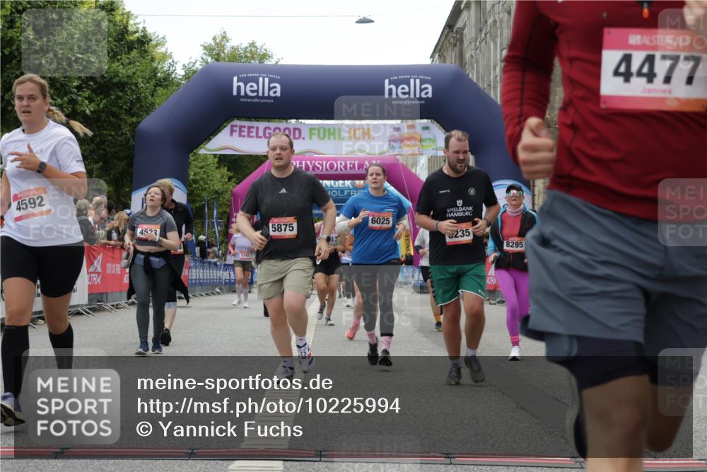 06.09.2026 - CURREX Alsterlauf Yannick Fuchs http://msf.ph/oto/10225994 06.09.2026 10:16:57 Ziel 2048, 2222, 3024, 3169, 4439, 4440, 4477, 4523, 4557, 4592, 4750, 4756, 5875, 6025, 6087, 8102, 8235, 8295 meine-sportfotos.de