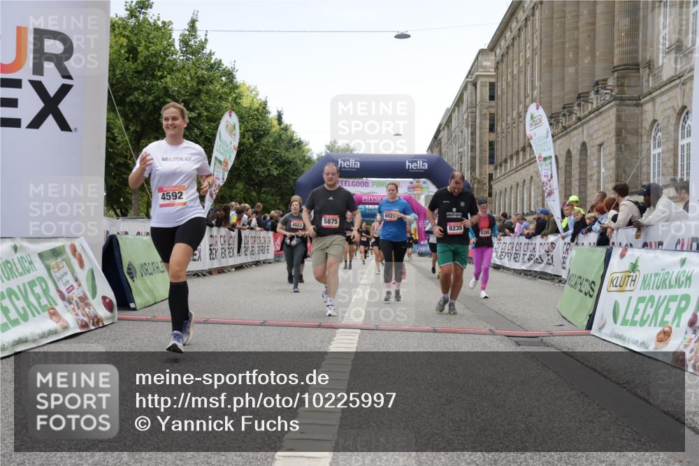 06.09.2026 - CURREX Alsterlauf Yannick Fuchs http://msf.ph/oto/10225997 06.09.2026 10:16:58 Ziel 2048, 2222, 3002, 3024, 4439, 4440, 4477, 4523, 4557, 4592, 4750, 4756, 5875, 6025, 6087, 8235, 8295 meine-sportfotos.de