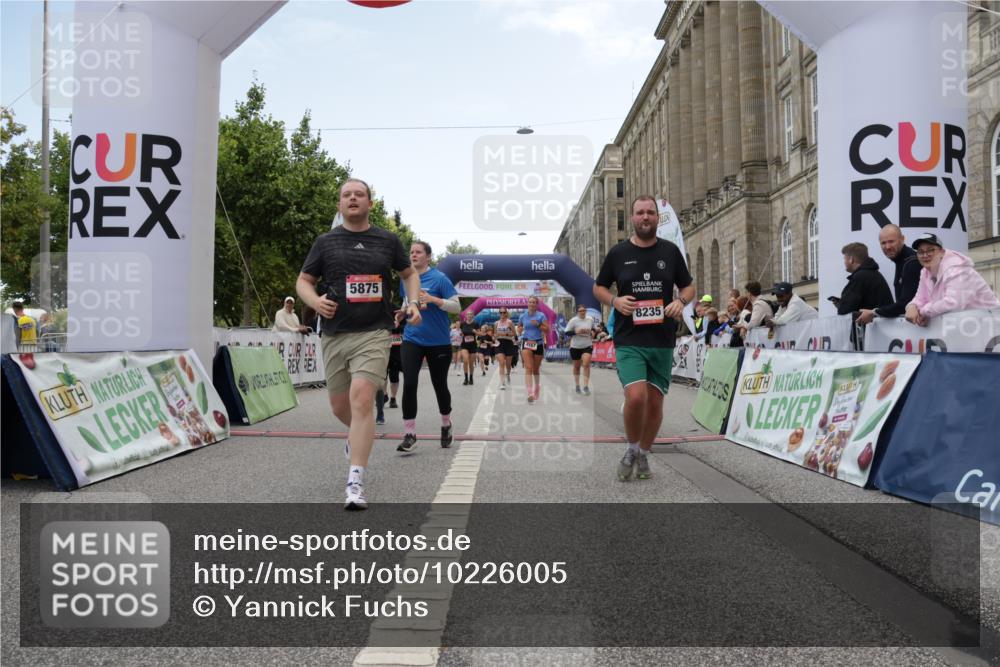 06.09.2026 - CURREX Alsterlauf Yannick Fuchs http://msf.ph/oto/10226005 06.09.2026 10:17:00 Ziel 2048, 2222, 3002, 3024, 3973, 4439, 4440, 4477, 4523, 4557, 4592, 4750, 4756, 5082, 5875, 6025, 6087, 8083, 8235, 8295 meine-sportfotos.de