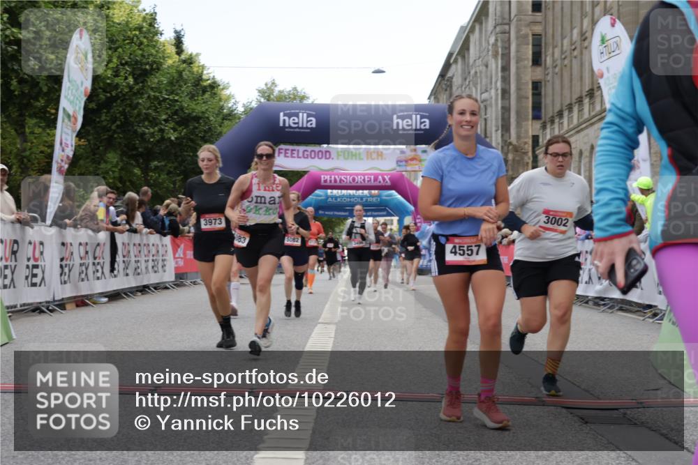 06.09.2026 - CURREX Alsterlauf Yannick Fuchs http://msf.ph/oto/10226012 06.09.2026 10:17:02 Ziel 2048, 3002, 3496, 3973, 4477, 4523, 4557, 4592, 5082, 5875, 6025, 8083, 8235, 8295 meine-sportfotos.de