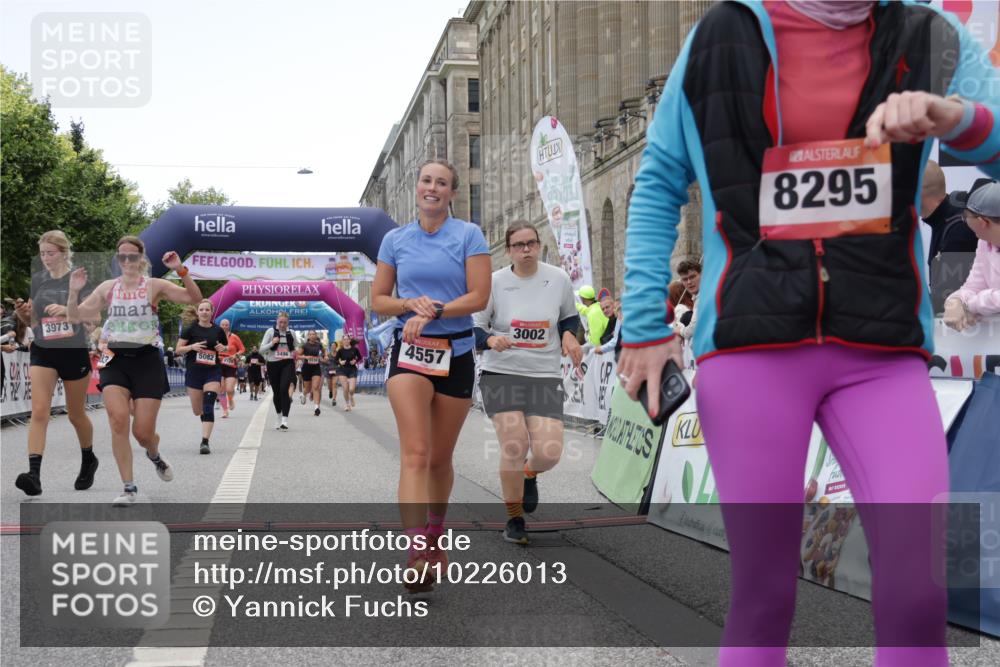 06.09.2026 - CURREX Alsterlauf Yannick Fuchs http://msf.ph/oto/10226013 06.09.2026 10:17:03 Ziel 2048, 3002, 3496, 3973, 4477, 4523, 4557, 4592, 5082, 5875, 6025, 8083, 8235, 8295 meine-sportfotos.de