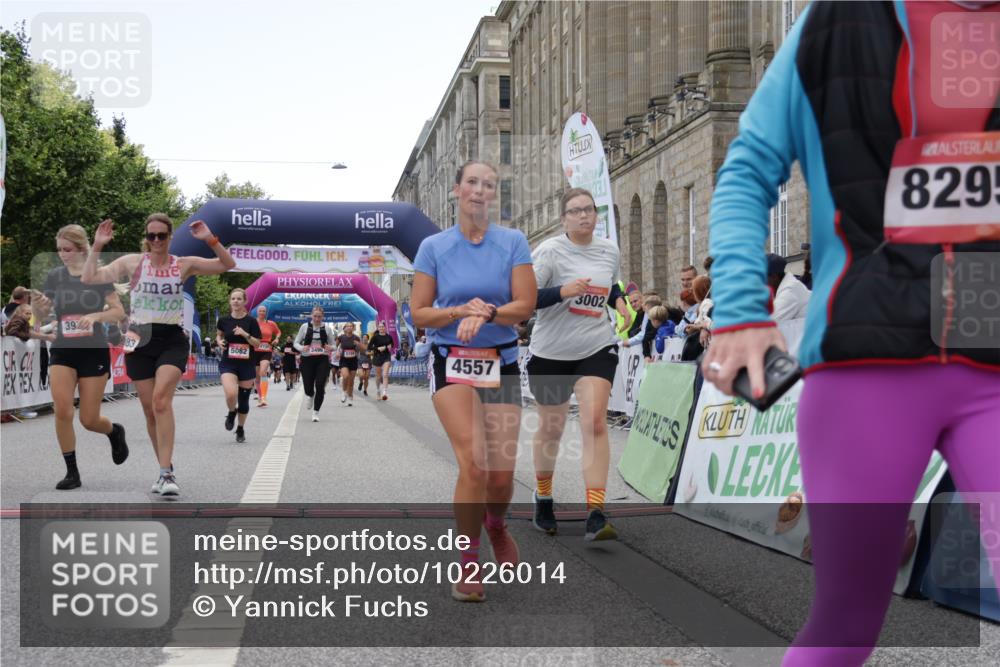 06.09.2026 - CURREX Alsterlauf Yannick Fuchs http://msf.ph/oto/10226014 06.09.2026 10:17:03 Ziel 2048, 3002, 3496, 3973, 4477, 4523, 4557, 4592, 5082, 5875, 6025, 8083, 8235, 8295 meine-sportfotos.de
