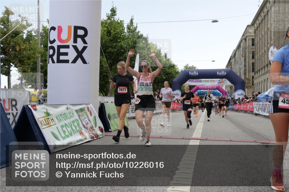 06.09.2026 - CURREX Alsterlauf Yannick Fuchs http://msf.ph/oto/10226016 06.09.2026 10:17:04 Ziel 2048, 3002, 3496, 3973, 4477, 4523, 4557, 4592, 5082, 5875, 6025, 8083, 8235, 8295 meine-sportfotos.de