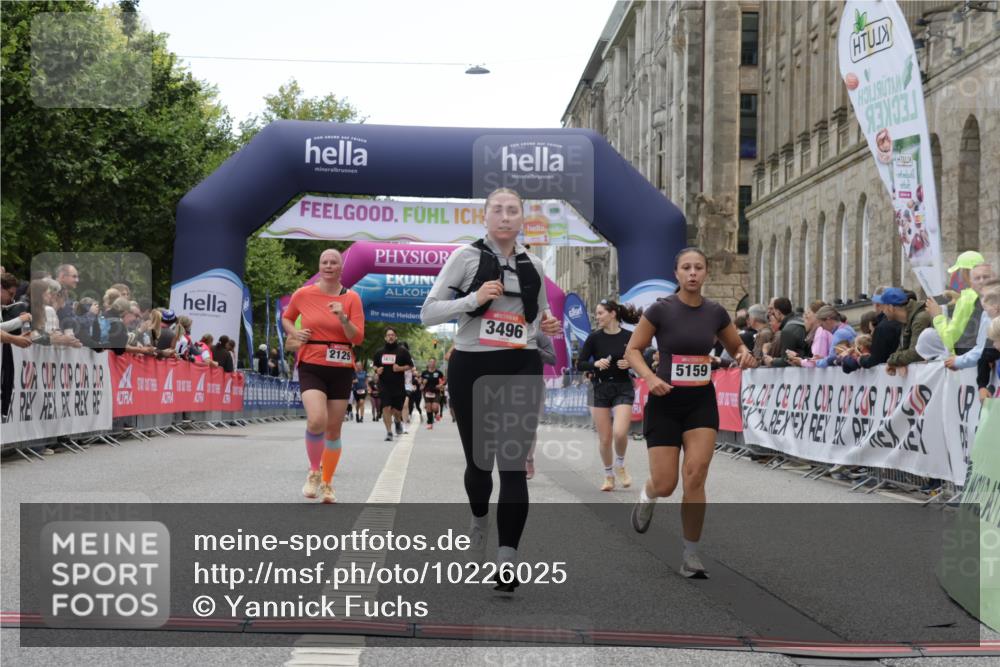 06.09.2026 - CURREX Alsterlauf Yannick Fuchs http://msf.ph/oto/10226025 06.09.2026 10:17:06 Ziel 2048, 2129, 3002, 3199, 3496, 3973, 4523, 4557, 5082, 5875, 6025, 8083, 8235, 8295 meine-sportfotos.de