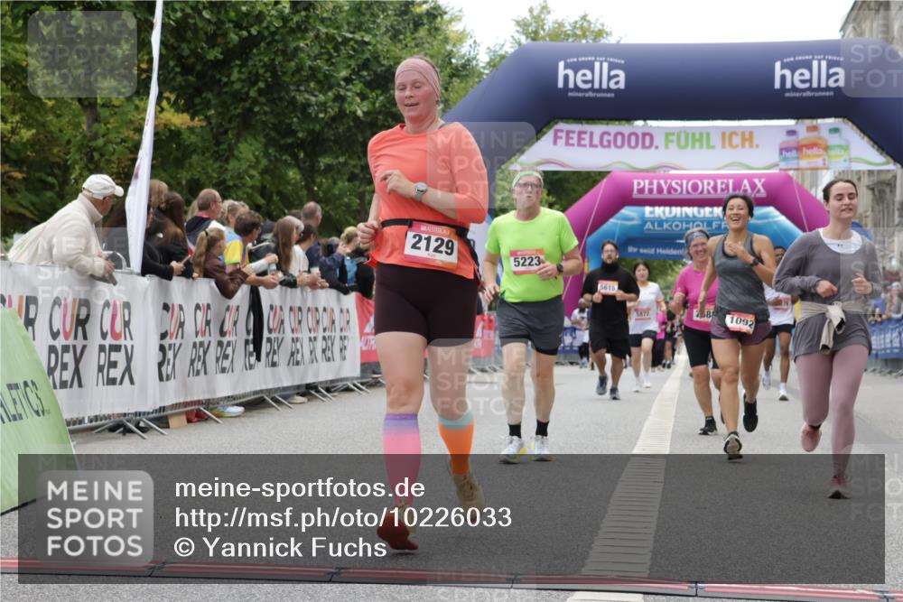 06.09.2026 - CURREX Alsterlauf Yannick Fuchs http://msf.ph/oto/10226033 06.09.2026 10:17:09 Ziel 1092, 2048, 2129, 2688, 3002, 3199, 3459, 3496, 3973, 4557, 5082, 5223, 8083 meine-sportfotos.de