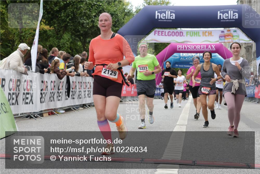 06.09.2026 - CURREX Alsterlauf Yannick Fuchs http://msf.ph/oto/10226034 06.09.2026 10:17:09 Ziel 1092, 2048, 2129, 2688, 3002, 3199, 3459, 3496, 3973, 4557, 5082, 5223, 8083 meine-sportfotos.de