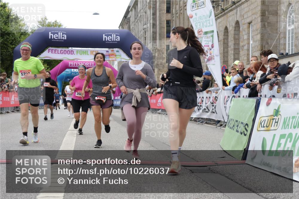 06.09.2026 - CURREX Alsterlauf Yannick Fuchs http://msf.ph/oto/10226037 06.09.2026 10:17:11 Ziel 1092, 2129, 2688, 3199, 3459, 3496, 3973, 5082, 5223, 5615, 5876, 8083 meine-sportfotos.de