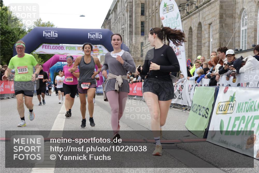 06.09.2026 - CURREX Alsterlauf Yannick Fuchs http://msf.ph/oto/10226038 06.09.2026 10:17:11 Ziel 1092, 2129, 2688, 3199, 3459, 3496, 3973, 5082, 5223, 5615, 5876, 8083 meine-sportfotos.de