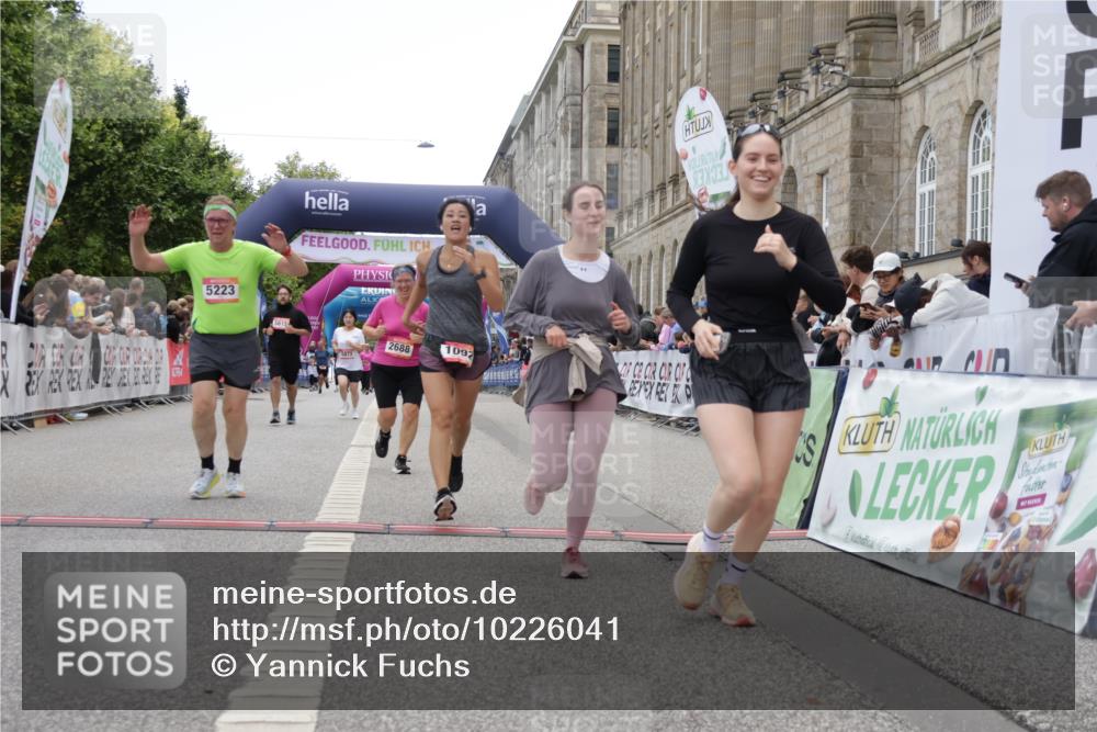 06.09.2026 - CURREX Alsterlauf Yannick Fuchs http://msf.ph/oto/10226041 06.09.2026 10:17:11 Ziel 1092, 2129, 2688, 3199, 3459, 3496, 3973, 5082, 5223, 5615, 5876, 8083 meine-sportfotos.de