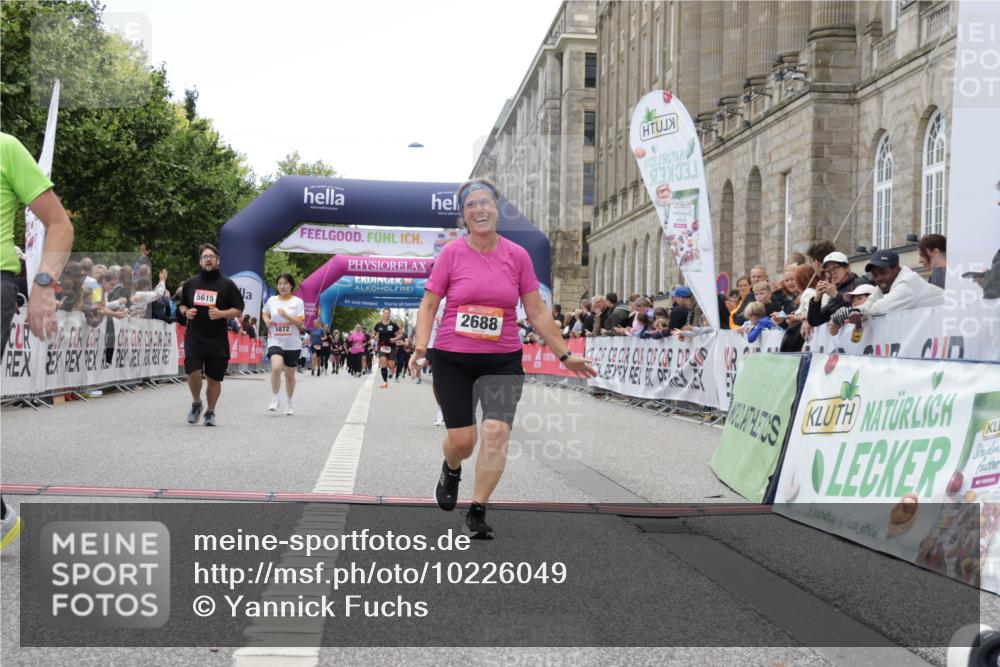 06.09.2026 - CURREX Alsterlauf Yannick Fuchs http://msf.ph/oto/10226049 06.09.2026 10:17:13 Ziel 1092, 2129, 2688, 3199, 3459, 3496, 5223, 5615, 5872, 5876 meine-sportfotos.de