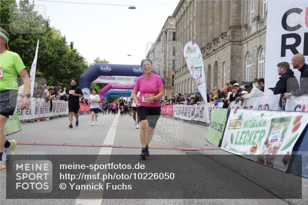 06.09.2026 - CURREX Alsterlauf Yannick Fuchs http://msf.ph/oto/10226050 06.09.2026 10:17:13 Ziel 1092, 2129, 2688, 3199, 3459, 3496, 5223, 5615, 5872, 5876 meine-sportfotos.de