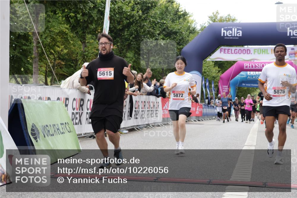 06.09.2026 - CURREX Alsterlauf Yannick Fuchs http://msf.ph/oto/10226056 06.09.2026 10:17:15 Ziel 1092, 2129, 2688, 3199, 3459, 5223, 5615, 5872, 5876 meine-sportfotos.de