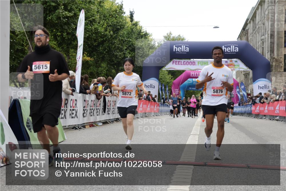 06.09.2026 - CURREX Alsterlauf Yannick Fuchs http://msf.ph/oto/10226058 06.09.2026 10:17:16 Ziel 1092, 2129, 2368, 2688, 2922, 3199, 3459, 5223, 5615, 5872, 5876, 6143 meine-sportfotos.de