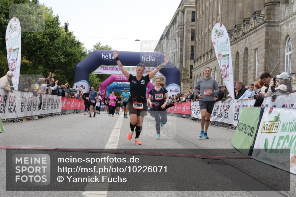 06.09.2026 - CURREX Alsterlauf Yannick Fuchs http://msf.ph/oto/10226071 06.09.2026 10:17:20 Ziel 2368, 2546, 2547, 2688, 2922, 5615, 5872, 5876, 6143 meine-sportfotos.de