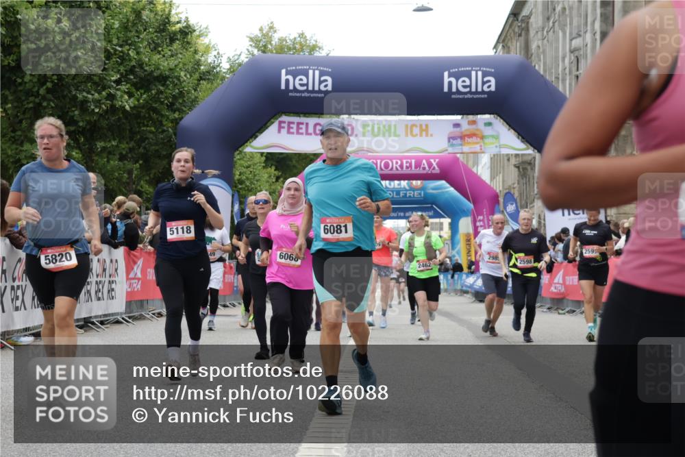 06.09.2026 - CURREX Alsterlauf Yannick Fuchs http://msf.ph/oto/10226088 06.09.2026 10:17:25 Ziel 2368, 2462, 2546, 2547, 2597, 2598, 2922, 3117, 5118, 5635, 5820, 6068, 6081, 6143 meine-sportfotos.de