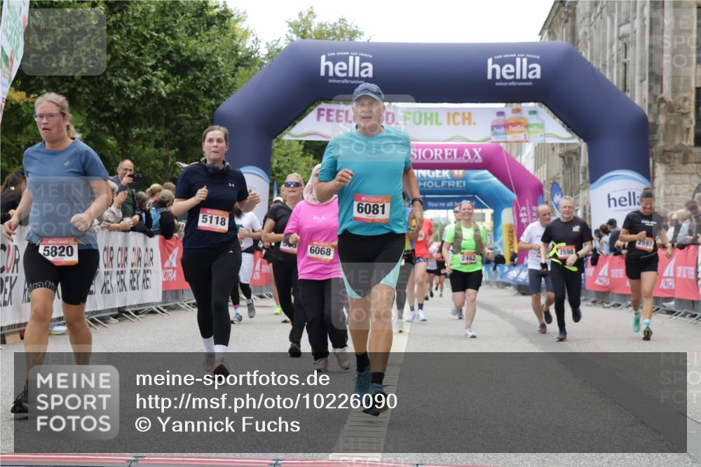 06.09.2026 - CURREX Alsterlauf Yannick Fuchs http://msf.ph/oto/10226090 06.09.2026 10:17:25 Ziel 2368, 2462, 2546, 2547, 2597, 2598, 2922, 3117, 5118, 5635, 5820, 6068, 6081, 6143 meine-sportfotos.de