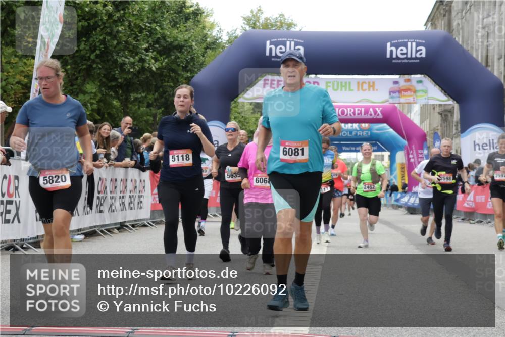 06.09.2026 - CURREX Alsterlauf Yannick Fuchs http://msf.ph/oto/10226092 06.09.2026 10:17:26 Ziel 2368, 2462, 2546, 2547, 2597, 2598, 2922, 3117, 5118, 5635, 5820, 6068, 6081, 6143 meine-sportfotos.de