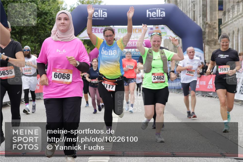 06.09.2026 - CURREX Alsterlauf Yannick Fuchs http://msf.ph/oto/10226100 06.09.2026 10:17:28 Ziel 2368, 2462, 2546, 2547, 2597, 2598, 2922, 2985, 3117, 3444, 3709, 5118, 5560, 5635, 5820, 5849, 6068, 6081, 6143, 6342, 6363 meine-sportfotos.de