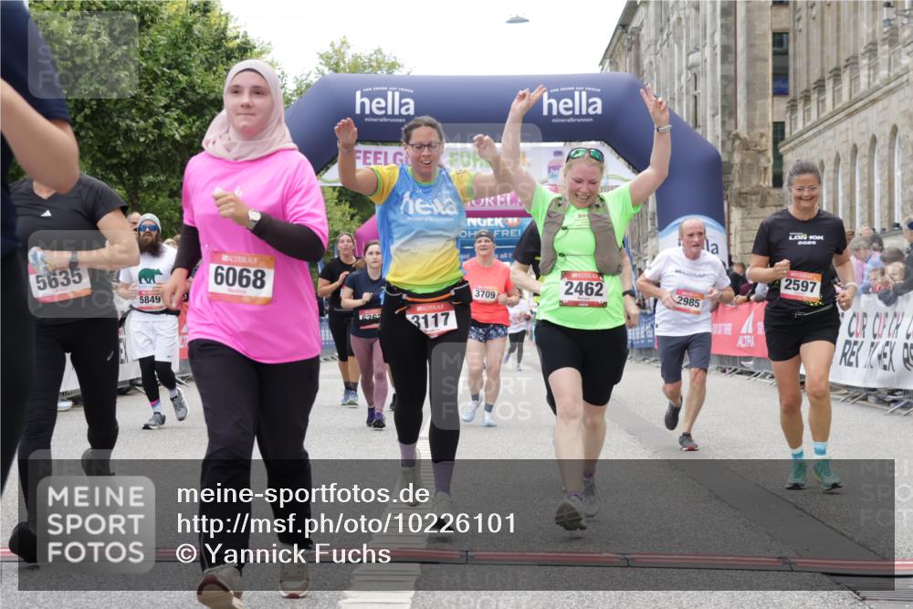 06.09.2026 - CURREX Alsterlauf Yannick Fuchs http://msf.ph/oto/10226101 06.09.2026 10:17:29 Ziel 2462, 2546, 2547, 2597, 2598, 2911, 2985, 3117, 3444, 3709, 5118, 5560, 5635, 5820, 5849, 6068, 6081, 6342, 6363, 8109 meine-sportfotos.de