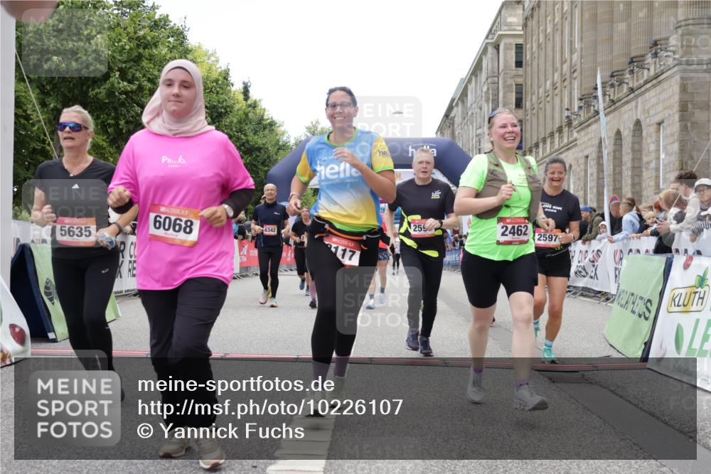 06.09.2026 - CURREX Alsterlauf Yannick Fuchs http://msf.ph/oto/10226107 06.09.2026 10:17:30 Ziel 2462, 2546, 2547, 2597, 2598, 2911, 2985, 3117, 3444, 3709, 5118, 5560, 5635, 5820, 5849, 6068, 6081, 6342, 6363, 8109 meine-sportfotos.de