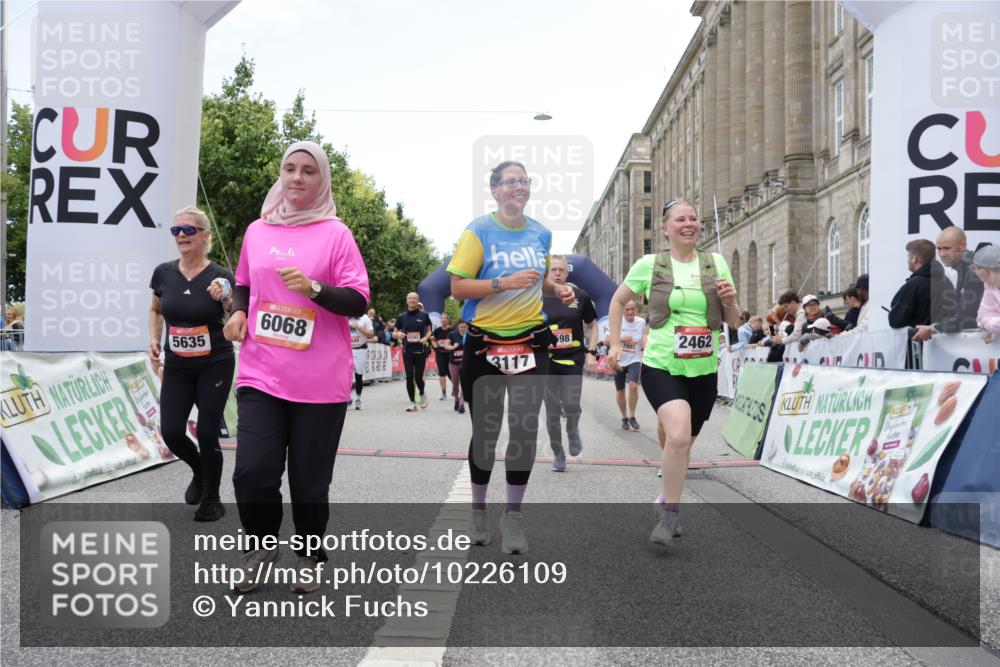 06.09.2026 - CURREX Alsterlauf Yannick Fuchs http://msf.ph/oto/10226109 06.09.2026 10:17:30 Ziel 2462, 2546, 2547, 2597, 2598, 2911, 2985, 3117, 3444, 3709, 5118, 5560, 5635, 5820, 5849, 6068, 6081, 6342, 6363, 8109 meine-sportfotos.de