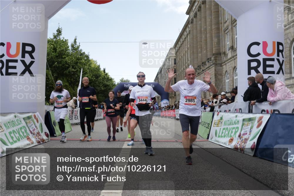 06.09.2026 - CURREX Alsterlauf Yannick Fuchs http://msf.ph/oto/10226121 06.09.2026 10:17:33 Ziel 2462, 2597, 2598, 2911, 2985, 3117, 3444, 3709, 5118, 5560, 5635, 5820, 5849, 6068, 6081, 6342, 6363, 8109 meine-sportfotos.de