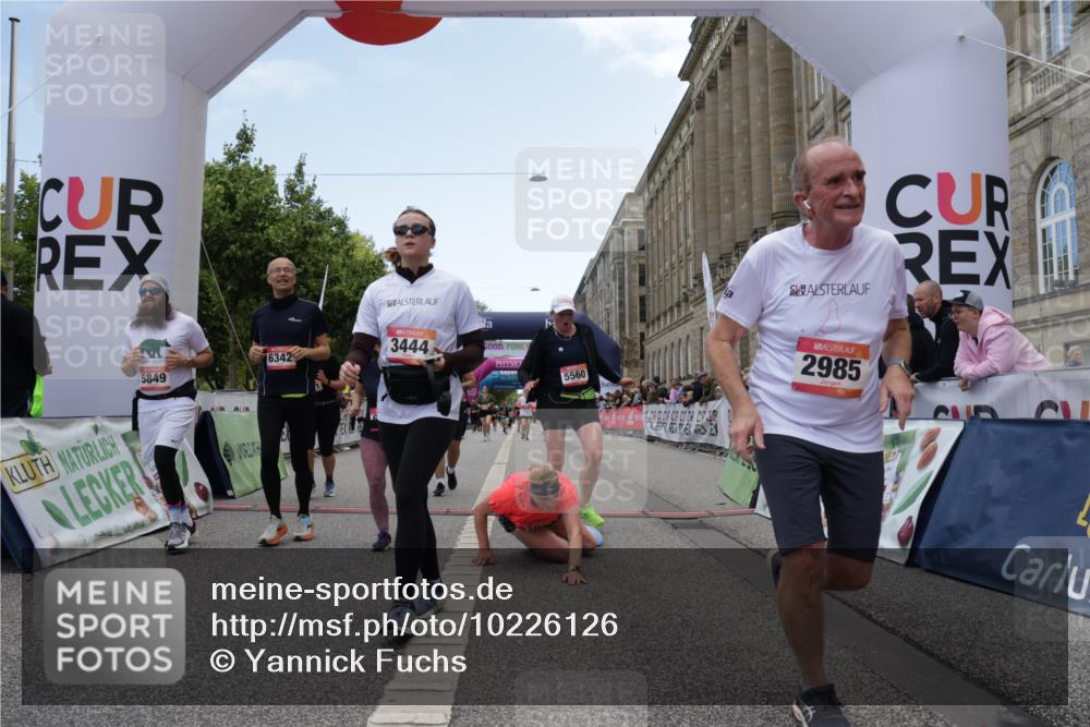 06.09.2026 - CURREX Alsterlauf Yannick Fuchs http://msf.ph/oto/10226126 06.09.2026 10:17:33 Ziel 2462, 2597, 2598, 2911, 2985, 3117, 3444, 3709, 5118, 5560, 5635, 5820, 5849, 6068, 6081, 6342, 6363, 8109 meine-sportfotos.de