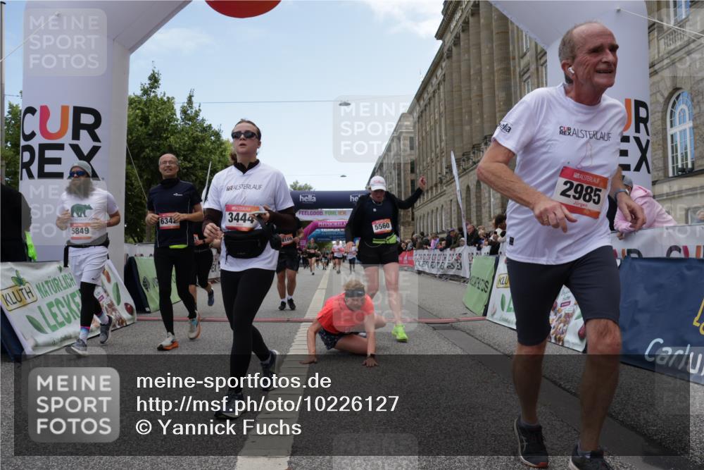 06.09.2026 - CURREX Alsterlauf Yannick Fuchs http://msf.ph/oto/10226127 06.09.2026 10:17:34 Ziel 2462, 2597, 2598, 2911, 2985, 3117, 3444, 3709, 5118, 5560, 5635, 5820, 5849, 6068, 6081, 6342, 6363, 8109 meine-sportfotos.de