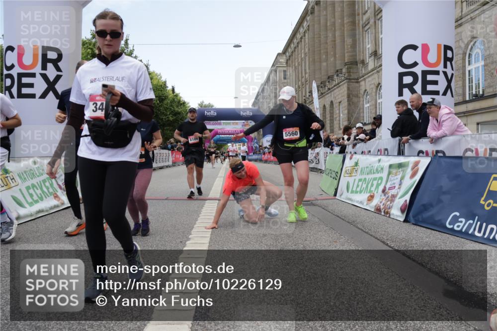 06.09.2026 - CURREX Alsterlauf Yannick Fuchs http://msf.ph/oto/10226129 06.09.2026 10:17:34 Ziel 2462, 2597, 2598, 2911, 2985, 3117, 3444, 3709, 5118, 5560, 5635, 5820, 5849, 6068, 6081, 6342, 6363, 8109 meine-sportfotos.de