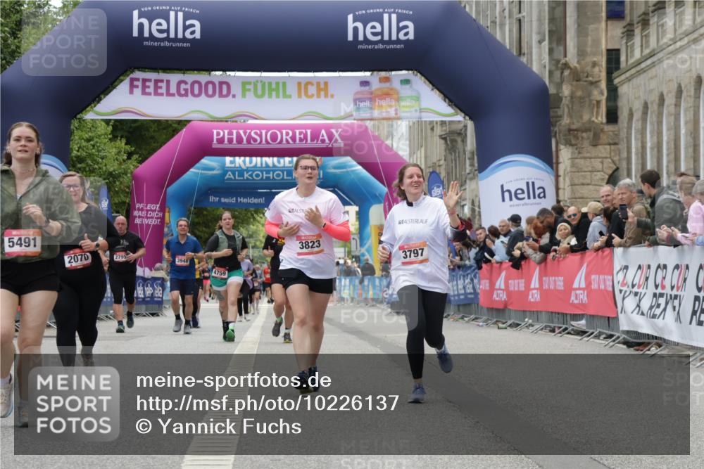 06.09.2026 - CURREX Alsterlauf Yannick Fuchs http://msf.ph/oto/10226137 06.09.2026 10:17:38 Ziel 2070, 2911, 2985, 3444, 3709, 3797, 3823, 5491, 5560, 5849, 6342, 6363, 8109 meine-sportfotos.de