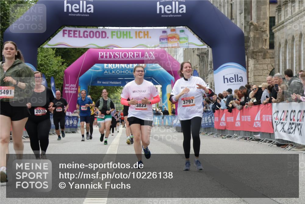 06.09.2026 - CURREX Alsterlauf Yannick Fuchs http://msf.ph/oto/10226138 06.09.2026 10:17:38 Ziel 2070, 2911, 2985, 3444, 3709, 3797, 3823, 5491, 5560, 5849, 6342, 6363, 8109 meine-sportfotos.de