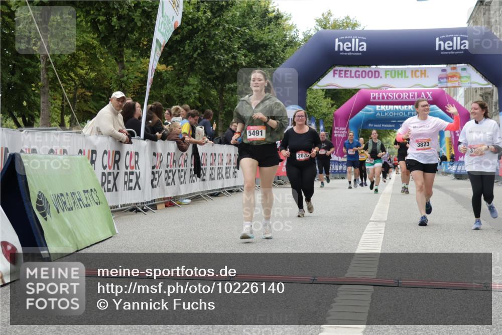 06.09.2026 - CURREX Alsterlauf Yannick Fuchs http://msf.ph/oto/10226140 06.09.2026 10:17:39 Ziel 2070, 2911, 2985, 3444, 3709, 3797, 3823, 5491, 5560, 5849, 6342, 6363, 8109 meine-sportfotos.de