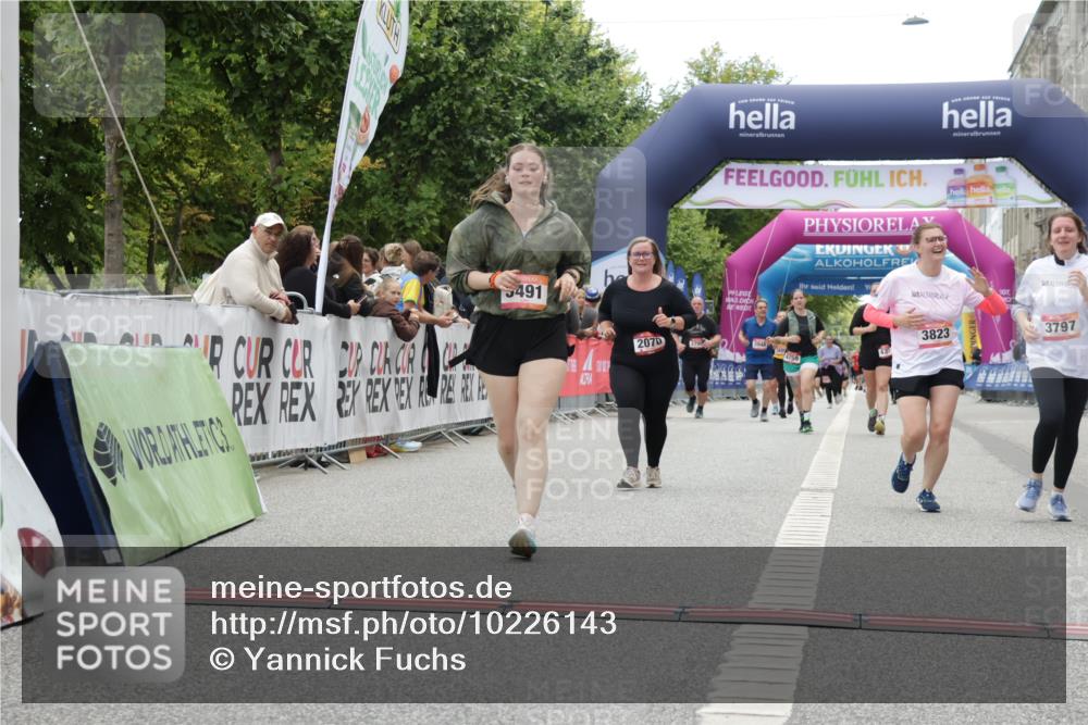 06.09.2026 - CURREX Alsterlauf Yannick Fuchs http://msf.ph/oto/10226143 06.09.2026 10:17:39 Ziel 2070, 2911, 2985, 3444, 3709, 3797, 3823, 5491, 5560, 5849, 6342, 6363, 8109 meine-sportfotos.de