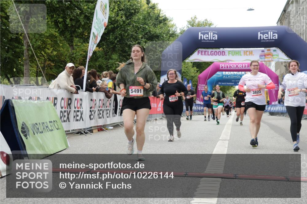 06.09.2026 - CURREX Alsterlauf Yannick Fuchs http://msf.ph/oto/10226144 06.09.2026 10:17:40 Ziel 2070, 2911, 3709, 3797, 3823, 5491, 5560, 5849, 6342, 6363, 8109 meine-sportfotos.de
