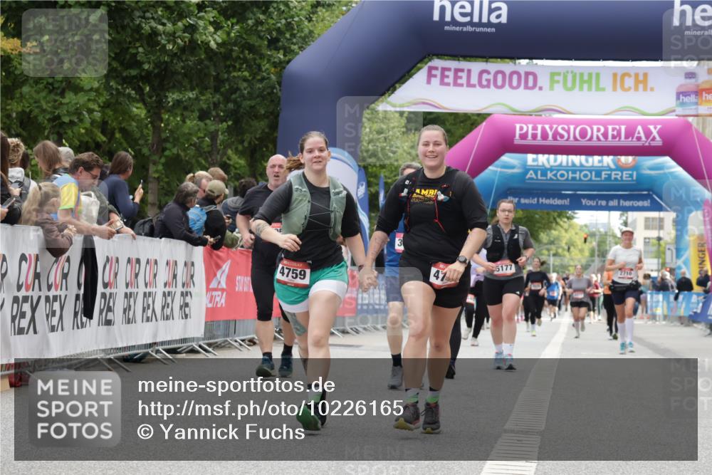 06.09.2026 - CURREX Alsterlauf Yannick Fuchs http://msf.ph/oto/10226165 06.09.2026 10:17:44 Ziel 2070, 3797, 3823, 4757, 4759, 5491 meine-sportfotos.de